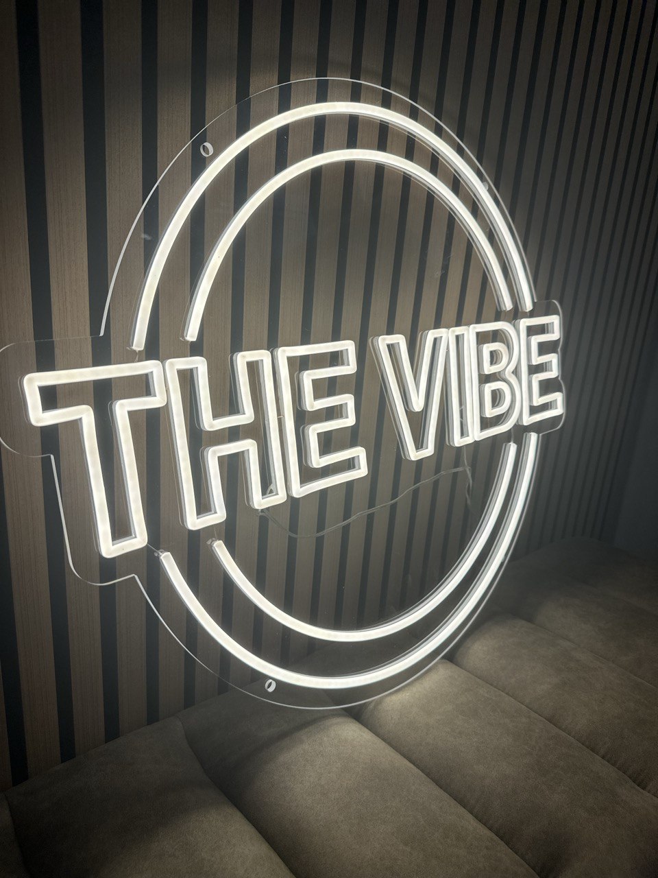 THE VIBE neon bord